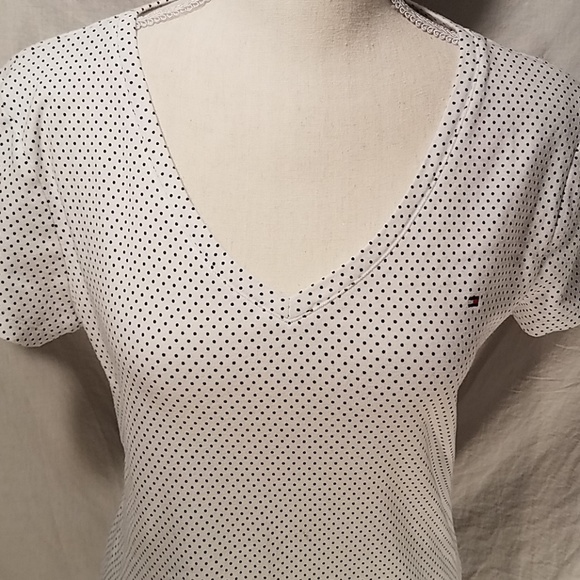 Tommy Hilfiger Tops - Tommy Hilfiger vneck tee microdot New sz L